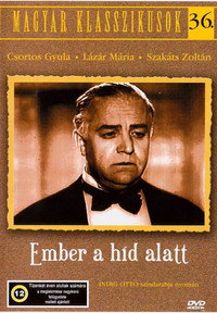 Ember a híd alatt