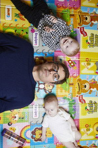 Постер фильма «Louis Theroux: Mothers on the Edge (2019)» — (1 из 2)