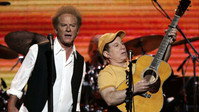 «Simon and Garfunkel: Old Friends - Live on Stage (2004)» — обои к фильму #1