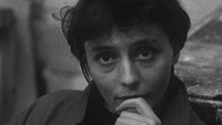 «Она провела много времени в свете софитов... (1985)» — обои к фильму #1