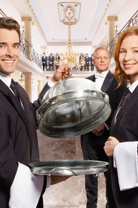 Постер фильма «Влюблённые дворецкие (2022)» — (1 из 3)
