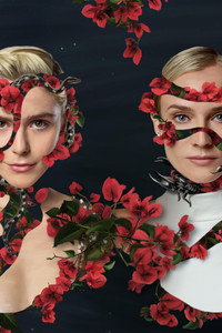Постер сериала «Среди акул (2022)» — (3 из 13)