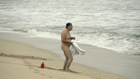 «European Man... American Beach (2023)» — обои к фильму #1