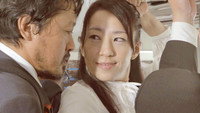 «Chikan densha: Monzetsu! Urayume ijiri (2015)» — обои к фильму #3