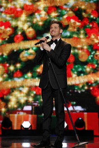 Постер фильма «Michael Bublé's Christmas in Hollywood (2015)» — (1 из 3)