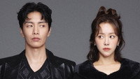Обои к сериалу «За твоим прикосновением (2023)» — (21 из 29)