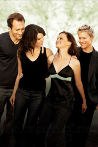 Постер сериала «Девочки Гилмор (2000-2007)» — (38 из 89)