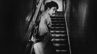 «Когда женщина поднимается по лестнице (1960)» — обои к фильму #8