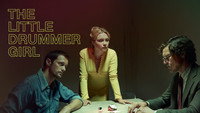 Обои к сериалу «Маленькая барабанщица (2018)» — (5 из 52)