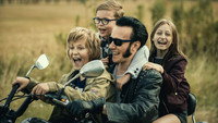 «Пришелец из Сказки (2019)» — обои к фильму #8