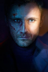 Постер сериала «Ослепленные огнями (2018)» — (3 из 7)