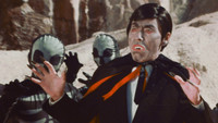 «Дракон снова жив (1977)» — обои к фильму #3
