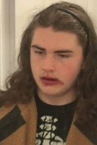 Imagem do Filme applying makeup