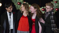 Обои к фильму «High School Musical: The Musical: The Holiday Special (2020)» — (13 из 18)