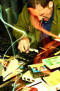 Imagem do Filme On Noise: Aaron Dilloway