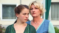 «Die Fremde und das Dorf (2014)» — обои к фильму #3