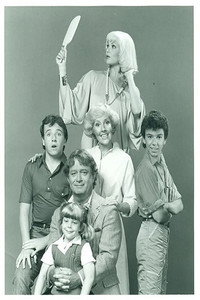 Постер сериала «Дженнифер спала здесь (1983-1984)» — (4 из 7)