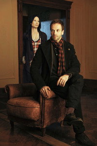 Постер сериала «Элементарно (2012 - 2019)» — (40 из 161)