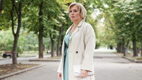«Всем по 50 (2023)» — обои к сериалу #3