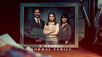 Обои к сериалу «Почти нормальная семья (2023)» — (11 из 21)