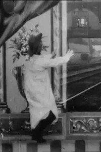 Постер фильма «Соотечественник впервые смотрит движущиеся картинки (1901)» — (1 из 2)