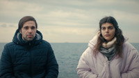 «Sanki Her Sey Biraz Felaket (2023)» — обои к фильму #1