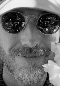 Постер фильма «Tom Petty Somewhere You Feel Free (2021)» — (1 из 1)
