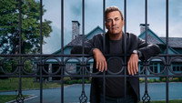 Обои к сериалу «Друзья и соседи (2025)» — (24 из 93)