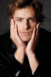 Carloto Cotta as Alberto in Two Drifters