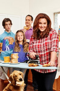 Постер сериала «Американская домохозяйка (2016-2021)» — (18 из 49)