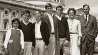 «The Bush Years: Family, Duty, Power (2019)» — обои к сериалу #2