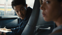 «Преступница Эмили (2022)» — обои к фильму #10
