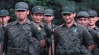 «Есть, сэр! 2 (1988)» — обои к фильму #1