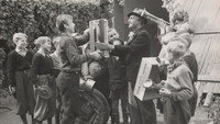 «Десять ребят и одна девушка (1944)» — обои к фильму #2