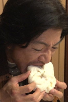 Captain Takuya, 'Grilling' foot massage in Yokohama Chinatown!?