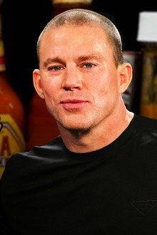 Channing Tatum Punches Back While Eating Spicy Wings
