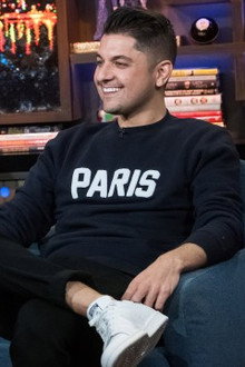 Mike Shouhed; Nema