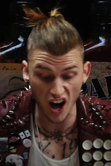 Machine Gun Kelly Talks Diddy, Hangovers, & Amber Rose While Eating Spicy Wings