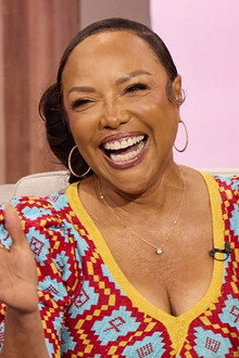 Lynn Whitfield, Mara Brock Akil