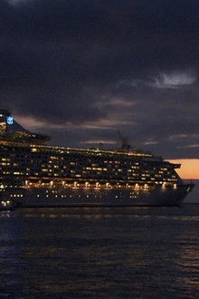 Fukuoka Hakata: A Giant Cruise Ship Arrives