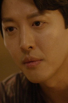 Yeon-seo Gets to See Dan's Wings
