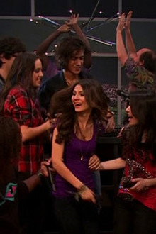iParty With Victorious (1)