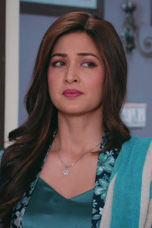 Vibhuti Gets Magic Glasses