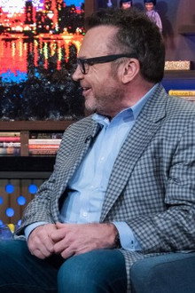 Tom Arnold; D'Andra Simmons