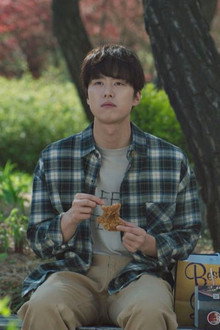 If He's a Director, Shouldn't He Have a Girlfriend? The Thing is He Has No Luck^^