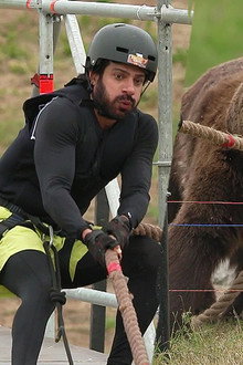 Bear Ke Saath Tug-Of-War