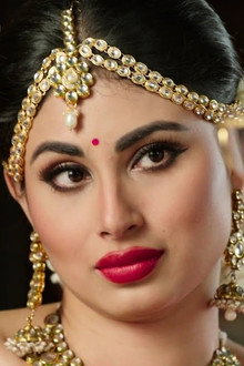 Shocker - Yamini Stabs Shivanya!