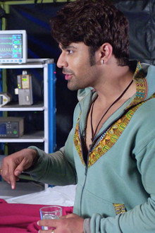 Bela Meets Mahir's Lookalike!