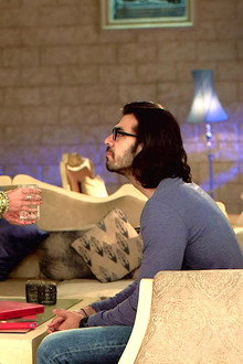 Rajni Welcomes Shaan Home