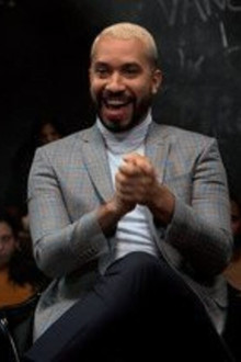 Gil do Vigor, Roger Flores and Latino